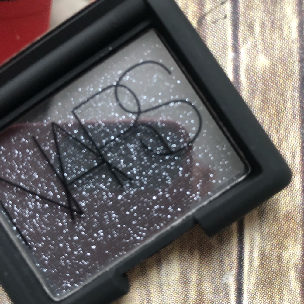 NARS Night Breed Black Shimmer Eyeshadow Single - Picture 2 of 5